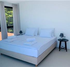 9 Bedroom Villa with Heated Infinity Pool in Brela. Sleeps 18